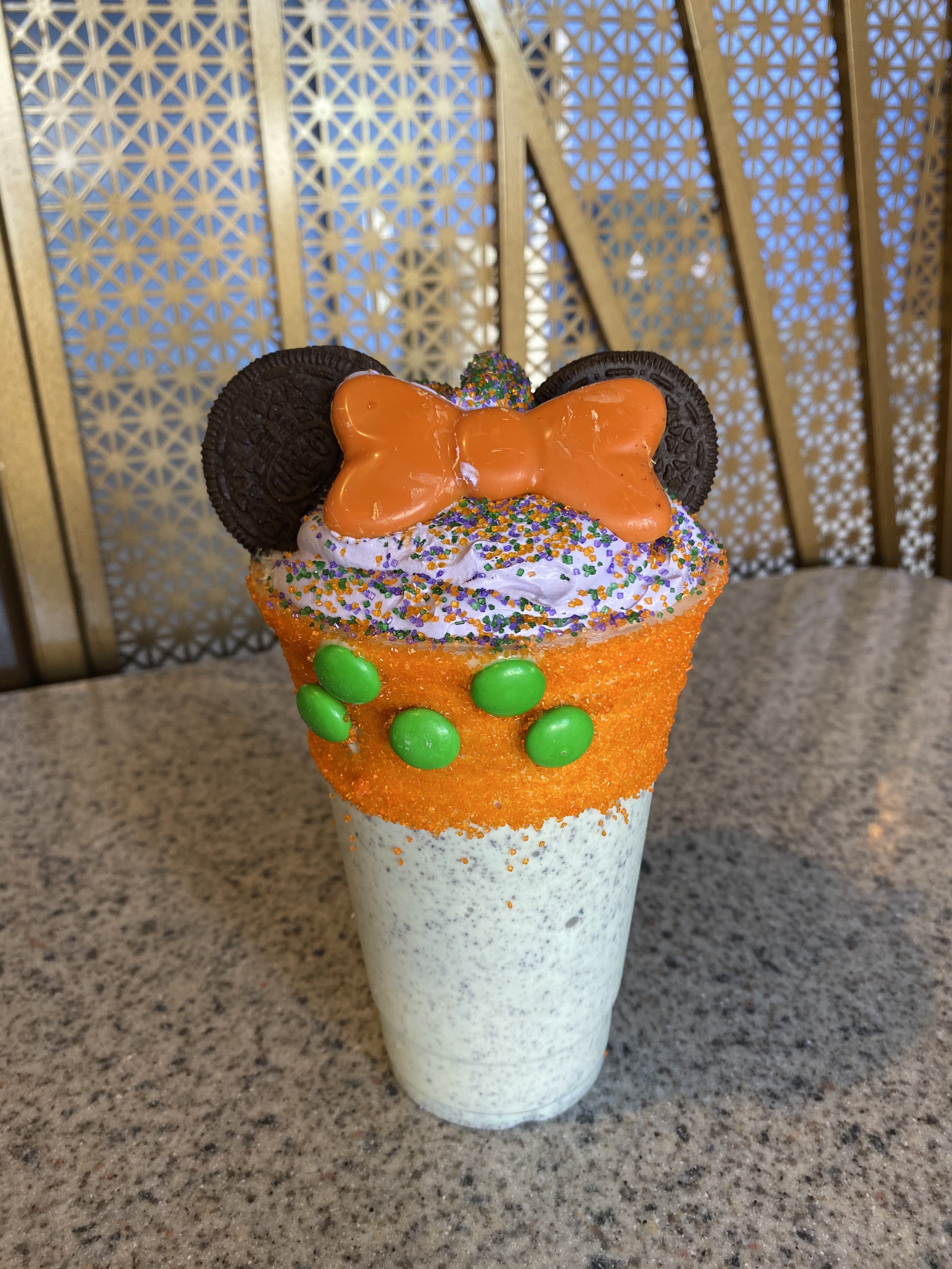 Disneyland Minnie Witch Shake