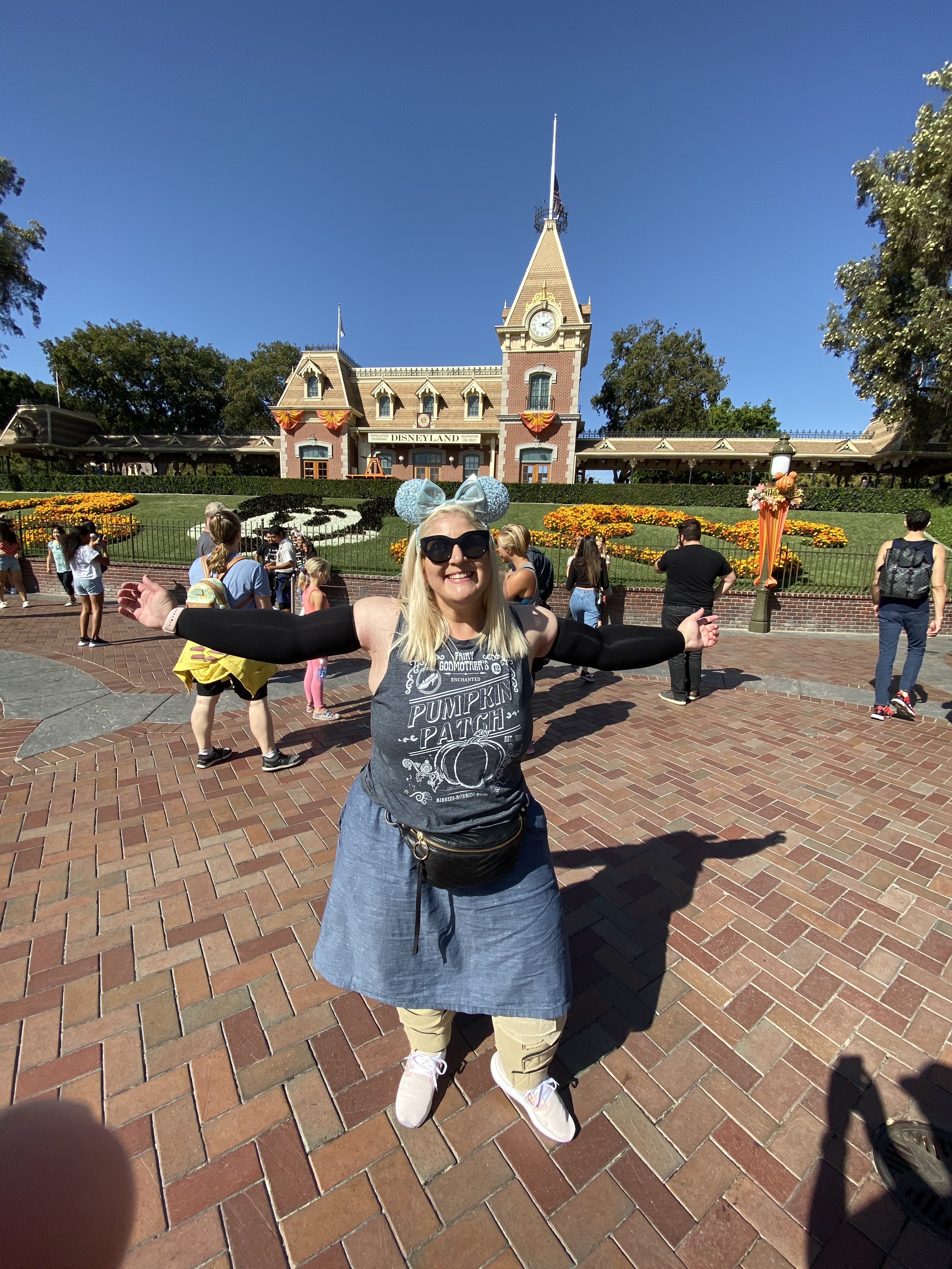 jacqueline disneyland train station disney food blog
